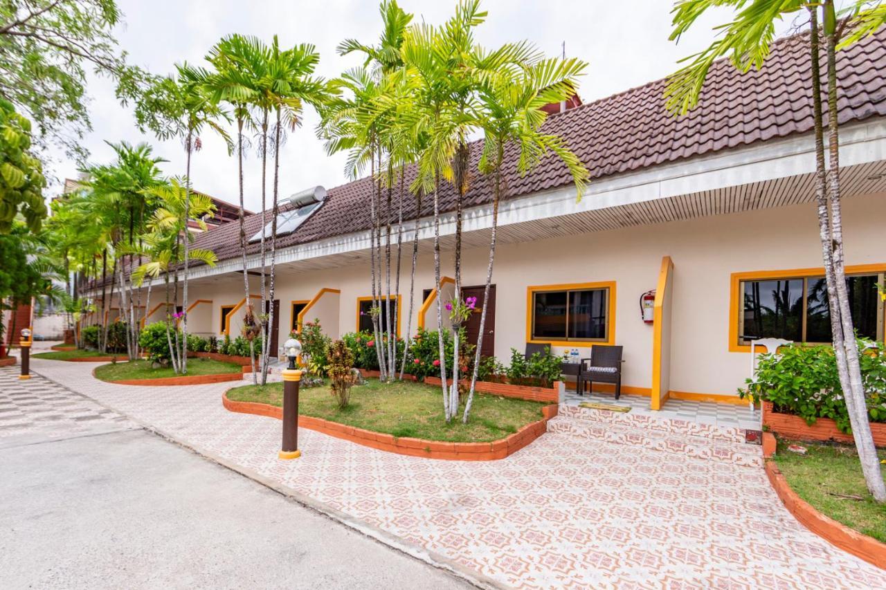 Coconut Resort Hotel Patong Exterior foto