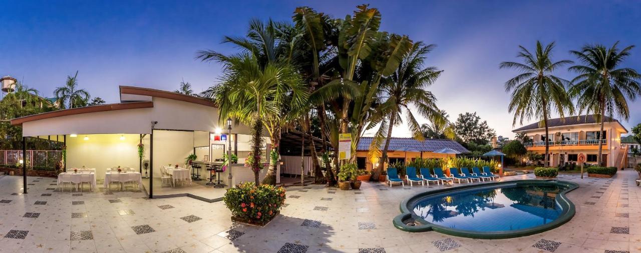 Coconut Resort Hotel Patong Exterior foto