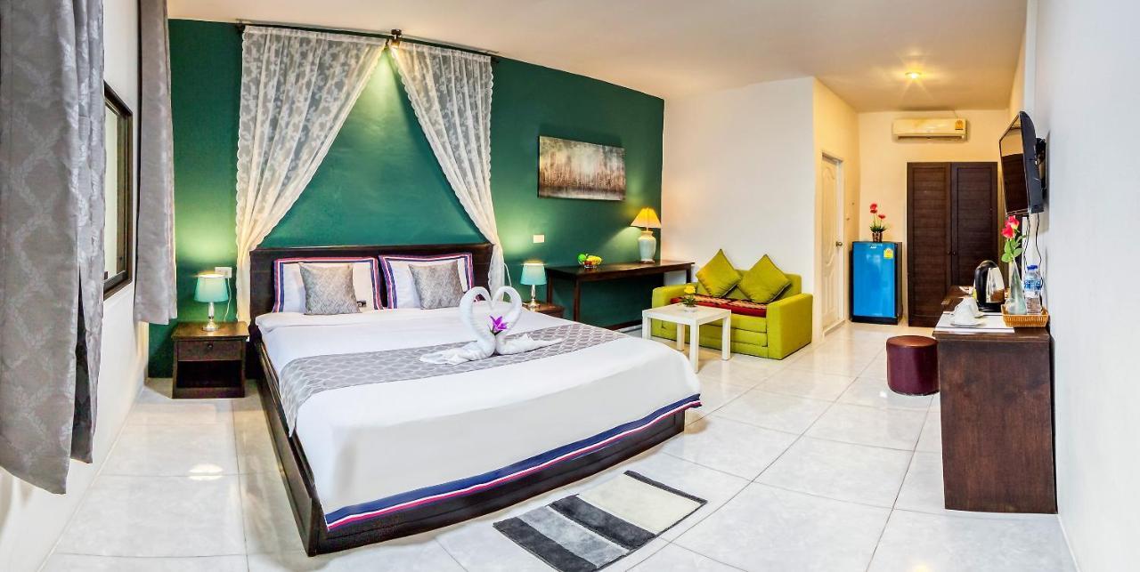 Coconut Resort Hotel Patong Exterior foto